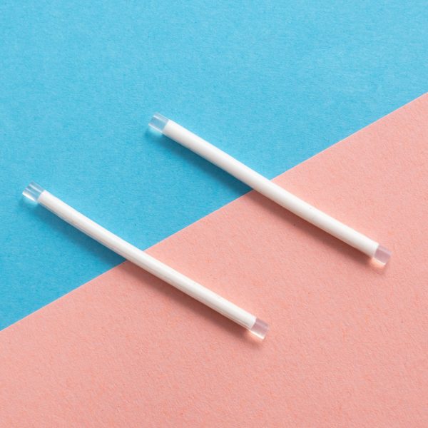 L’implant (comme Nexplanon) est un petit bâtonnet inséré sous la peau qui libère en continu un progestatif (étonogestrel). Il agit en :  - Bloquant l’ovulation en inhibant l’hormone LH. - Épaississant la glaire cervicale, empêchant les spermatozoïdes d’atteindre l’utérus. - Amincissant l’endomètre, rendant la nidation difficile. Après retrait, l’ovulation reprend généralement en quelques semaines, mais cela peut varier selon les femmes. ⚠️ Inconvénients possibles - Règles irrégulières, spotting, aménorrhée - Baisse de libido, maux de tête, douleurs mammaires - Troubles de l’humeur, fatigue, anxiété - Acné, prise de poids (selon la sensibilité hormonale) - Rarement : kystes ovariens, infections au point d’insertion meilleure contraception libido